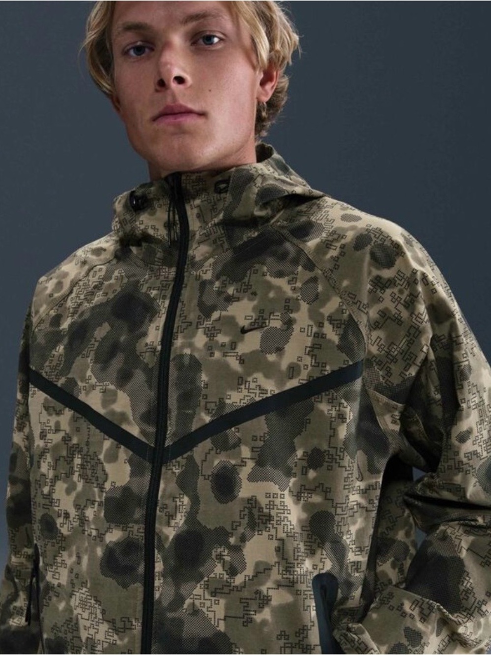 Nike Tech
Men's Dri-FIT Woven Camo Windrunner Jacket